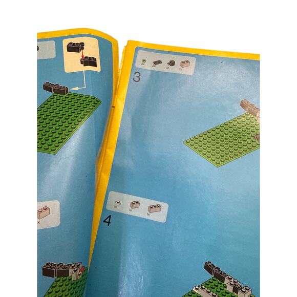 Retired Lego Creator Book 31025 "Mountain Hut" (Book Only) - Picture 2 of 3